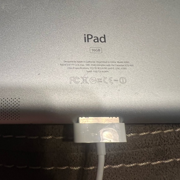 Apple Ipad 2 with White Border - Picture 6 of 6